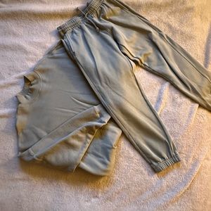 Aritzia cozy fleece set. Top is size 2 and pants size M!